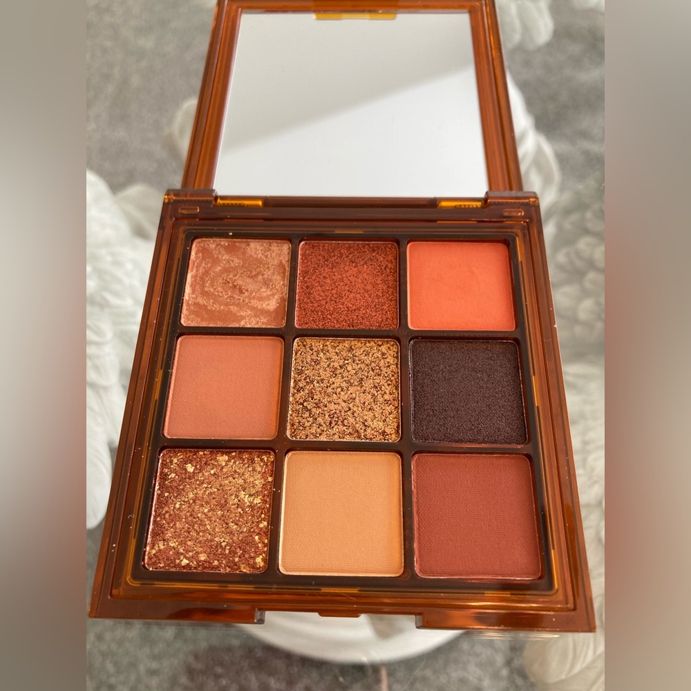 ♎️ HUDA BEAUTY Caramel BROWN Obsessions Eyeshadow palette AUTHENTIC (3650J) - Picture 3 of 4